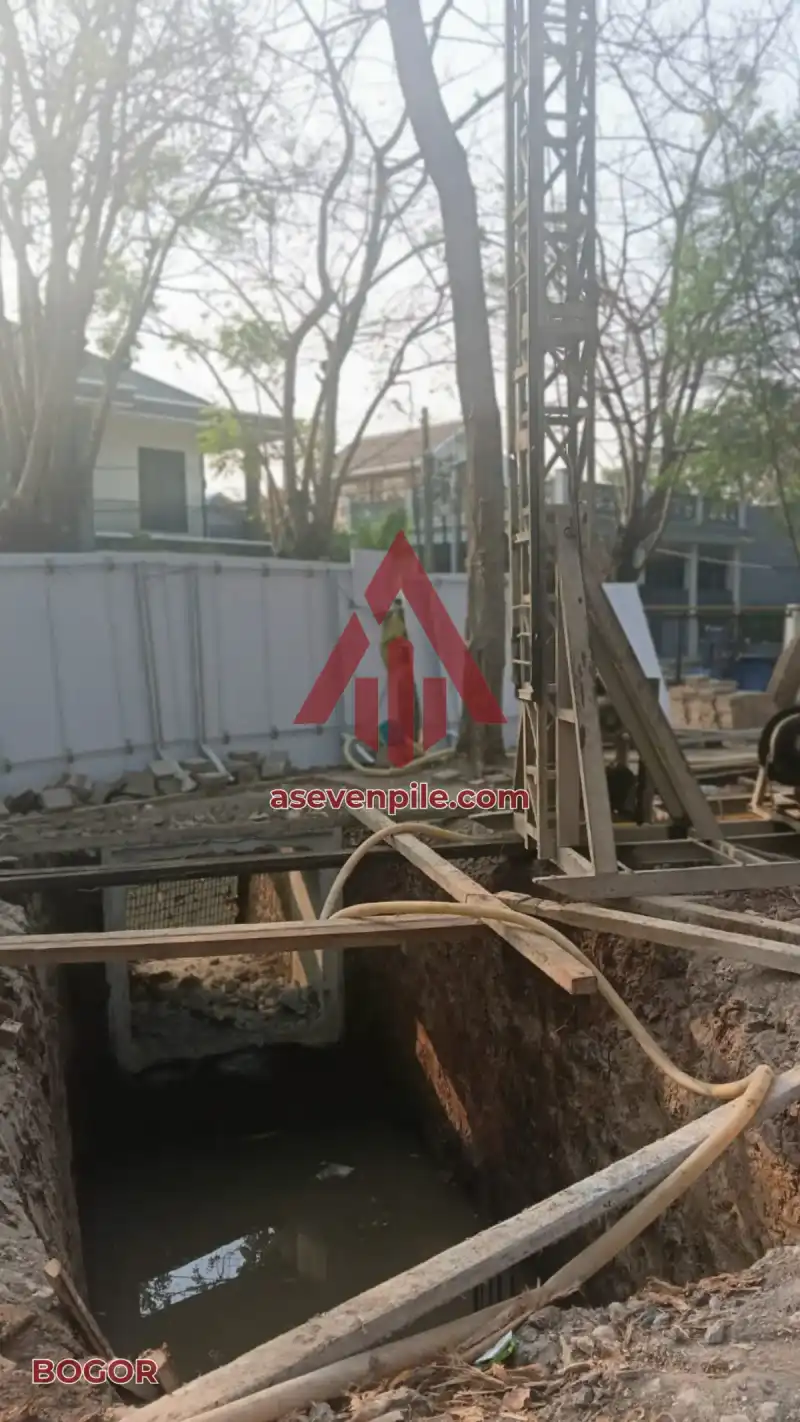 Pekerjaan Bore Pile Mesin Gawangan Area Lereng di Bogor