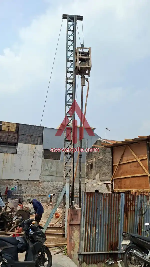 Proyek bore pile mesin mini crane di Jelambar