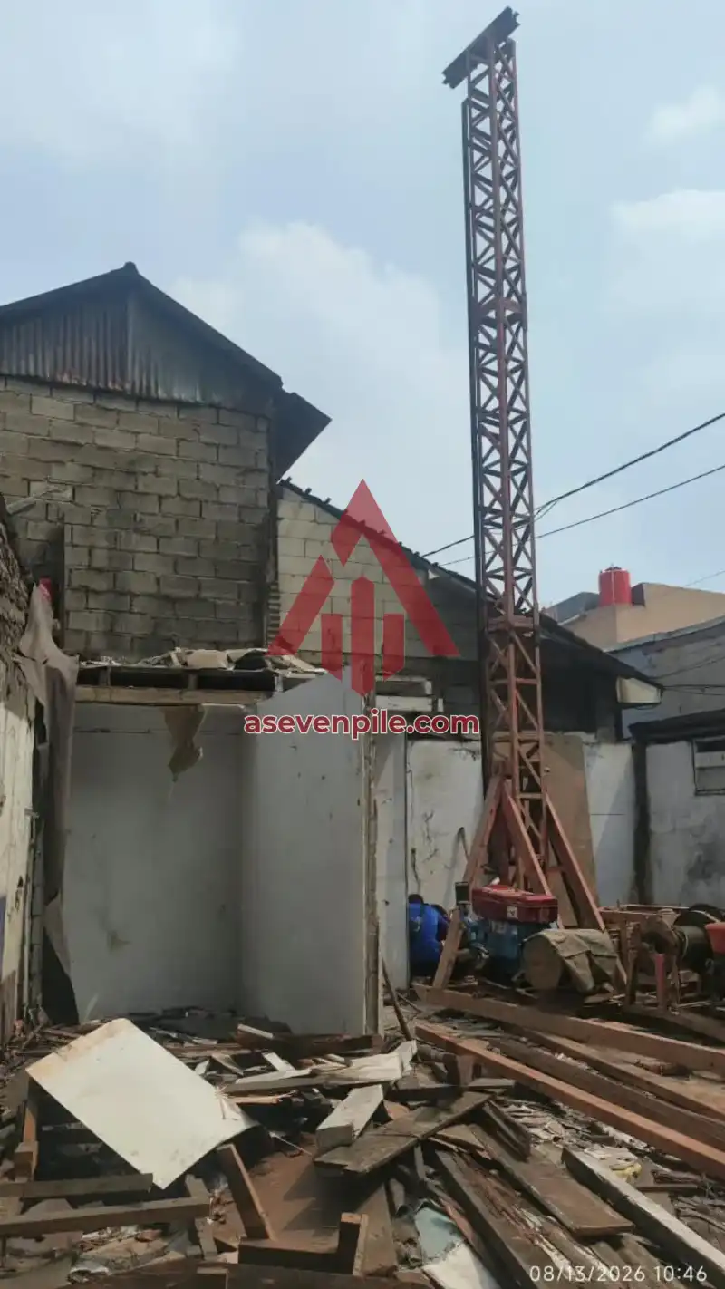 Proyek bore pile mesin mini crane di Pulo Gadung
