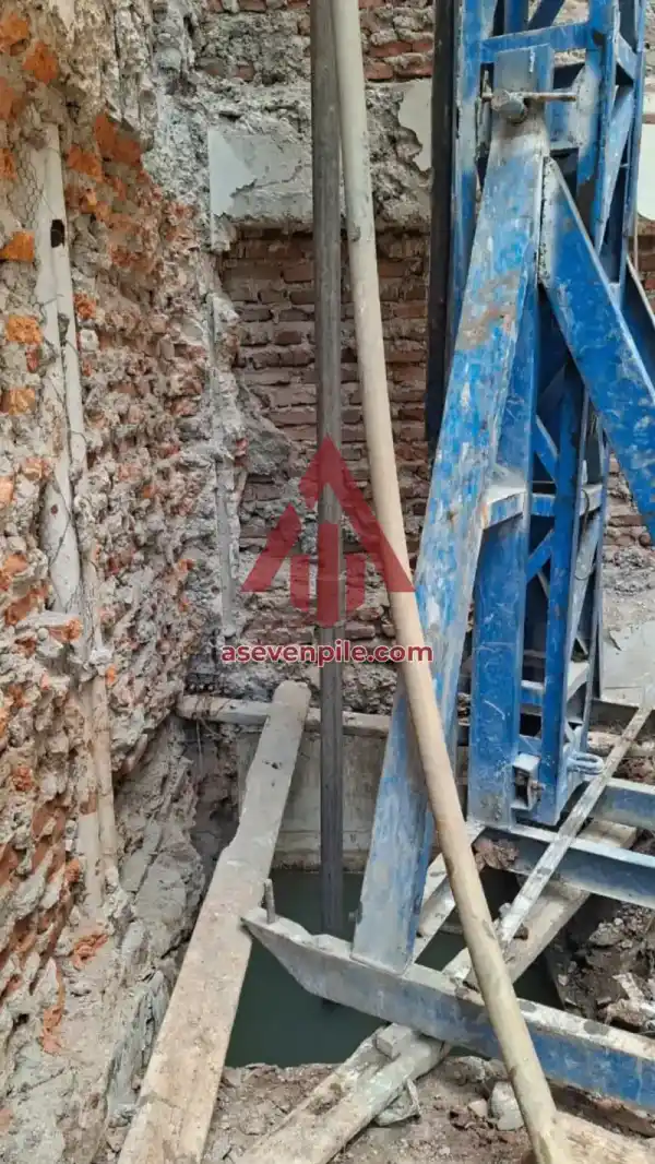 Proyek bore pile mesin mini crane di Sunter, September 2026